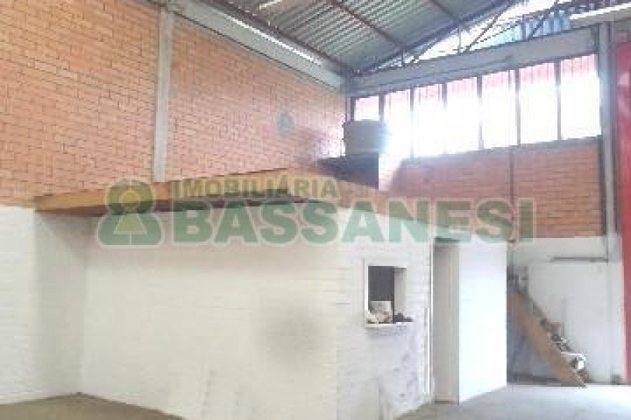 Pavilhão com 248m², no bairro Interlagos em Caxias do Sul para Alugar