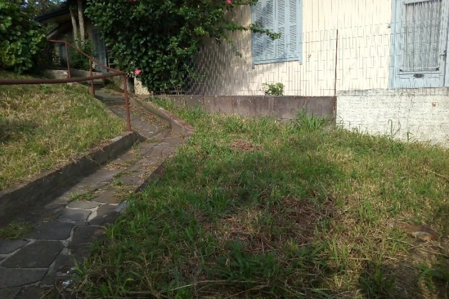 Casa com 80m², 3 dormitórios, 1 vaga, no bairro Rio Branco em Caxias do Sul para Comprar
