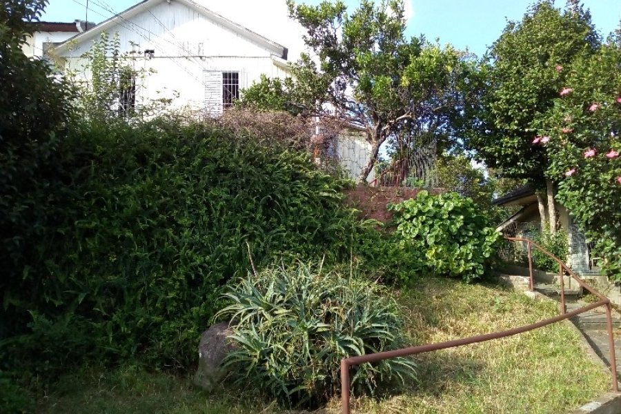 Casa com 80m², 3 dormitórios, 1 vaga, no bairro Rio Branco em Caxias do Sul para Comprar