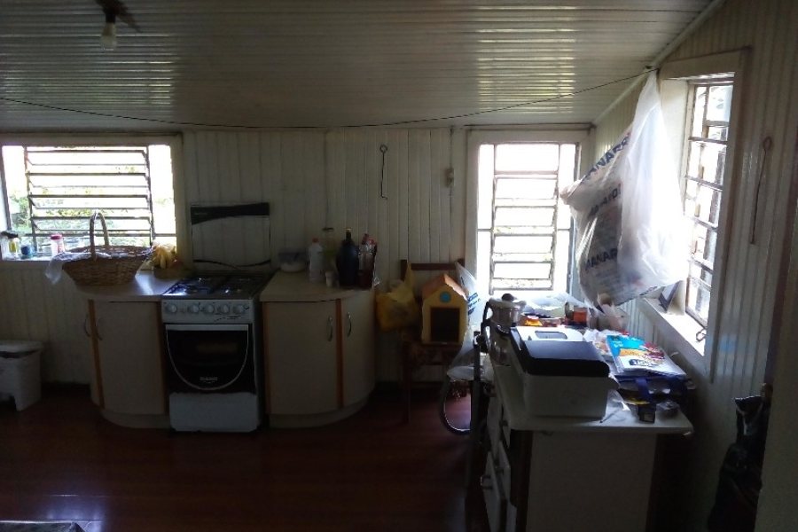 Casa com 80m², 3 dormitórios, 1 vaga, no bairro Rio Branco em Caxias do Sul para Comprar