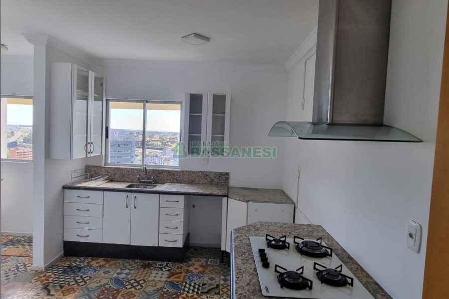 Apto Mobiliado com 94m², 3 dormitórios, 2 vagas, no bairro Rio Branco em Caxias do Sul para Comprar