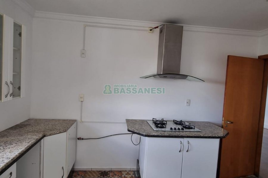 Apto Mobiliado com 94m², 3 dormitórios, 2 vagas, no bairro Rio Branco em Caxias do Sul para Comprar
