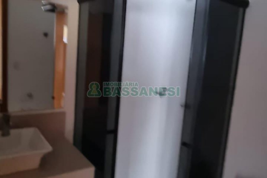 Apto Mobiliado com 94m², 3 dormitórios, 2 vagas, no bairro Rio Branco em Caxias do Sul para Comprar