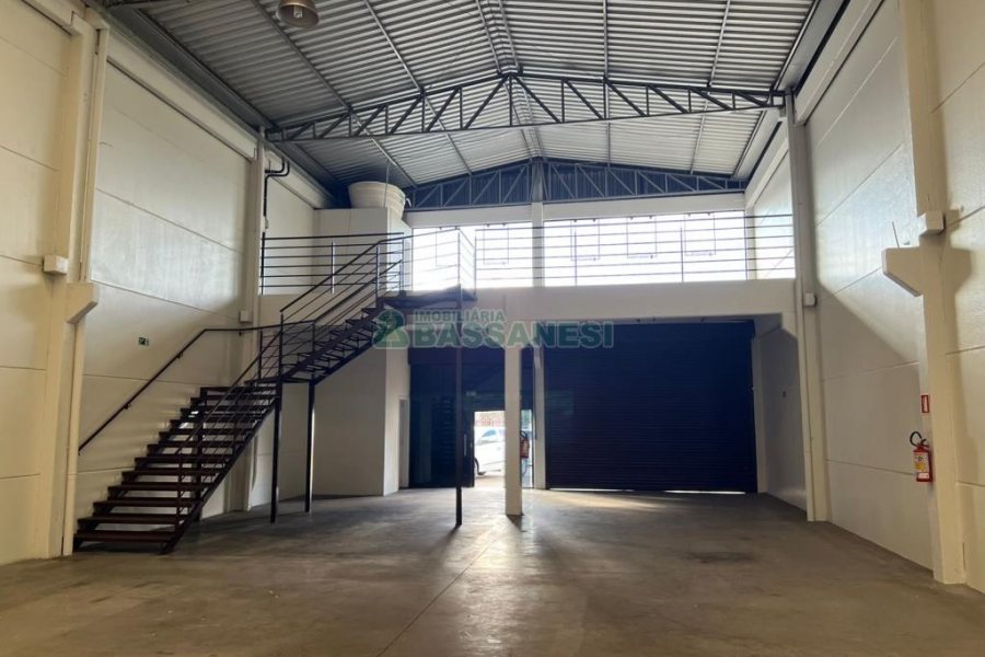 Pavilhão com 250m², no bairro Santa Catarina em Caxias do Sul para Alugar