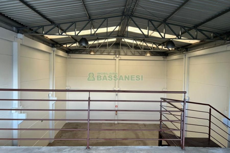 Pavilhão com 250m², no bairro Santa Catarina em Caxias do Sul para Alugar
