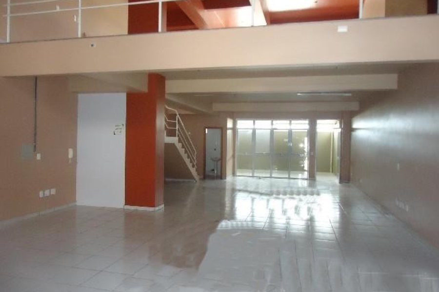Loja com 234m², 3 vagas, no bairro Madureira em Caxias do Sul para Alugar