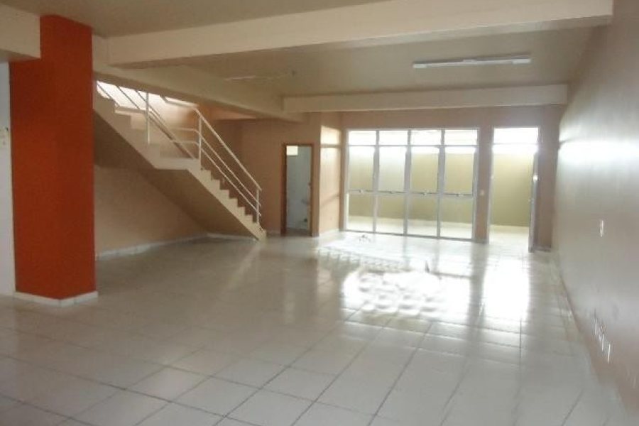 Loja com 234m², 3 vagas, no bairro Madureira em Caxias do Sul para Alugar