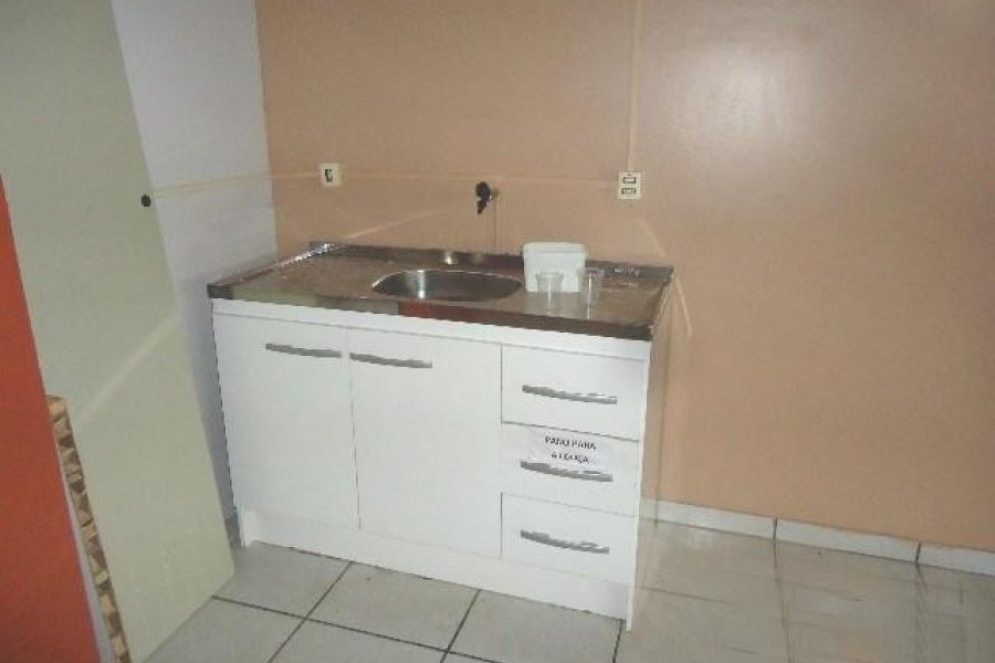 Loja com 234m², 3 vagas, no bairro Madureira em Caxias do Sul para Alugar