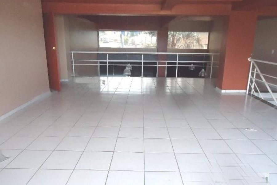 Loja com 234m², 3 vagas, no bairro Madureira em Caxias do Sul para Alugar