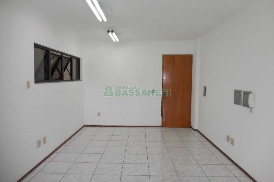 Sala com 44m², no bairro Centro em Caxias do Sul para Alugar