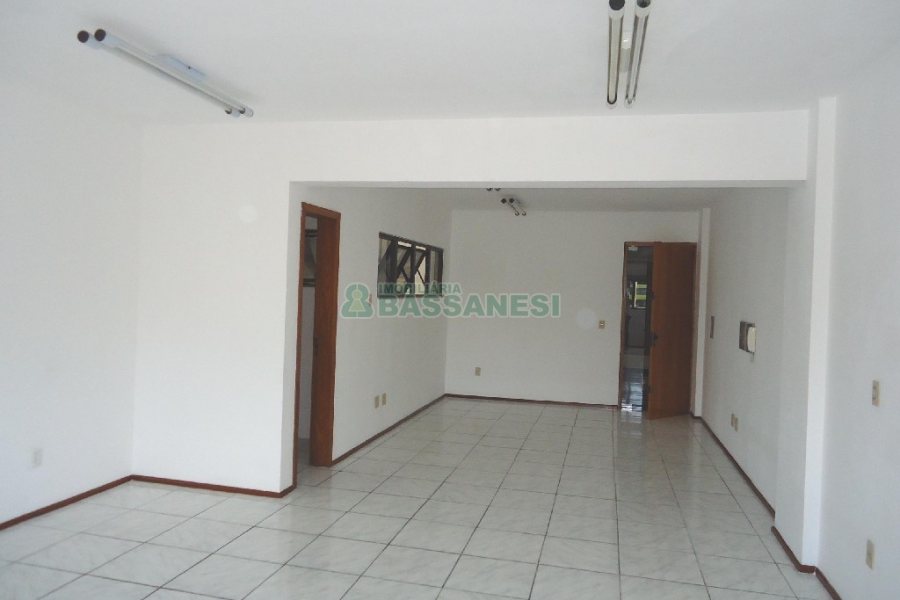 Sala com 44m², no bairro Centro em Caxias do Sul para Alugar