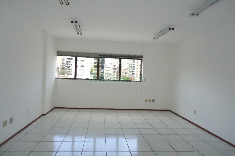 Sala com 44m², no bairro Centro em Caxias do Sul para Alugar