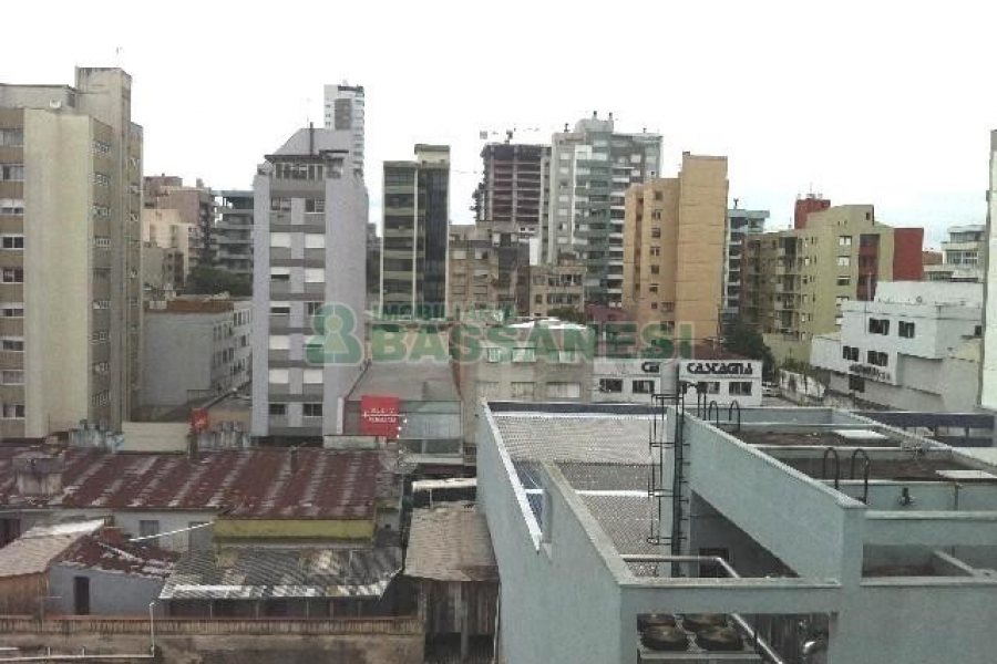 Sala com 44m², no bairro Centro em Caxias do Sul para Alugar
