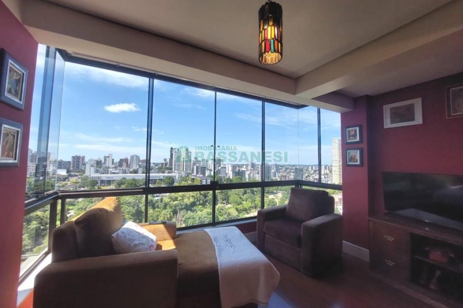 Apartamento com 221m², 3 dormitórios, 2 vagas, no bairro Centro em Caxias do Sul para Alugar ou Comprar