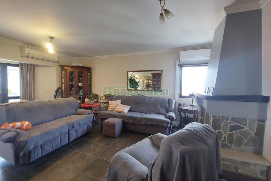 Apartamento com 221m², 3 dormitórios, 2 vagas, no bairro Centro em Caxias do Sul para Alugar ou Comprar