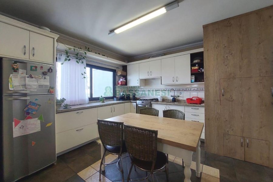 Apartamento com 221m², 3 dormitórios, 2 vagas, no bairro Centro em Caxias do Sul para Alugar ou Comprar