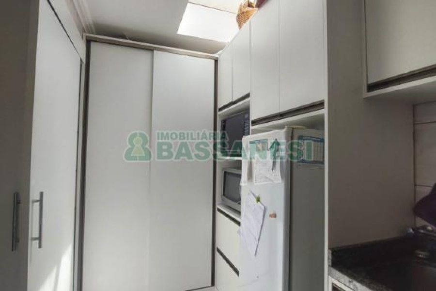 Apartamento com 221m², 3 dormitórios, 2 vagas, no bairro Centro em Caxias do Sul para Alugar ou Comprar