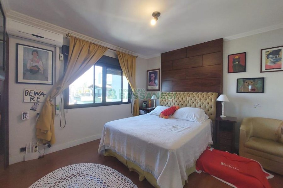 Apartamento com 221m², 3 dormitórios, 2 vagas, no bairro Centro em Caxias do Sul para Alugar ou Comprar