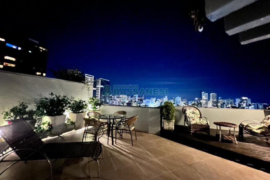 Apartamento com 221m², 3 dormitórios, 2 vagas, no bairro Centro em Caxias do Sul para Alugar ou Comprar