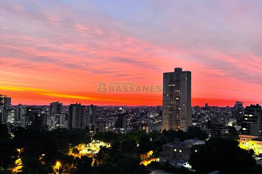 Apartamento com 221m², 3 dormitórios, 2 vagas, no bairro Centro em Caxias do Sul para Alugar ou Comprar