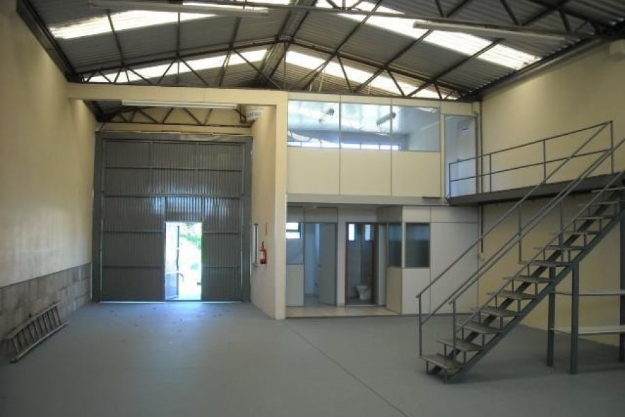 Pavilhão com 300m², no bairro Sagrada Família em Caxias do Sul para Alugar