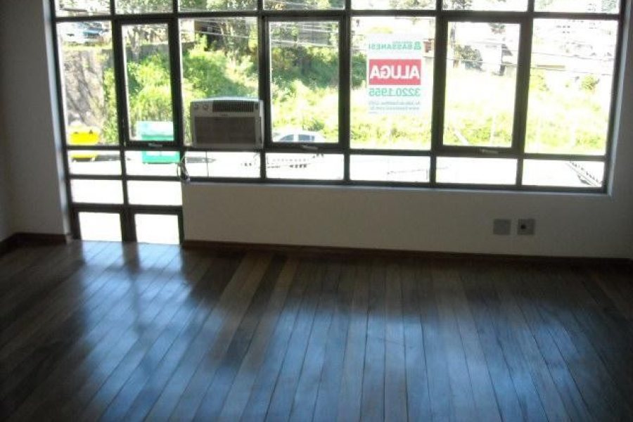 Pavilhão com 300m², no bairro Sagrada Família em Caxias do Sul para Alugar