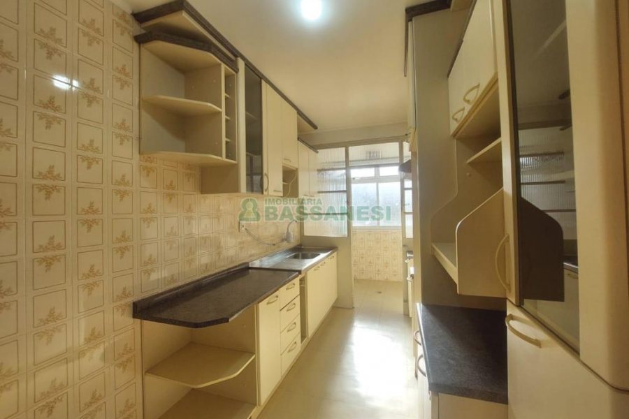 Apto Mobiliado com 75m², 2 dormitórios, 1 vaga, no bairro Pio X em Caxias do Sul para Alugar