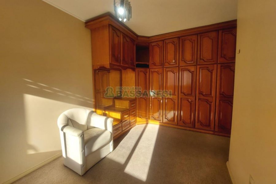 Apto Mobiliado com 75m², 2 dormitórios, 1 vaga, no bairro Pio X em Caxias do Sul para Alugar