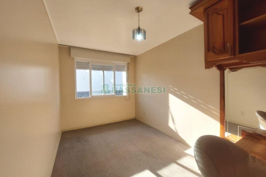 Apto Mobiliado com 75m², 2 dormitórios, 1 vaga, no bairro Pio X em Caxias do Sul para Alugar
