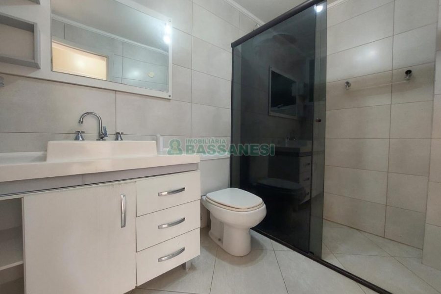 Apto Mobiliado com 75m², 2 dormitórios, 1 vaga, no bairro Pio X em Caxias do Sul para Alugar