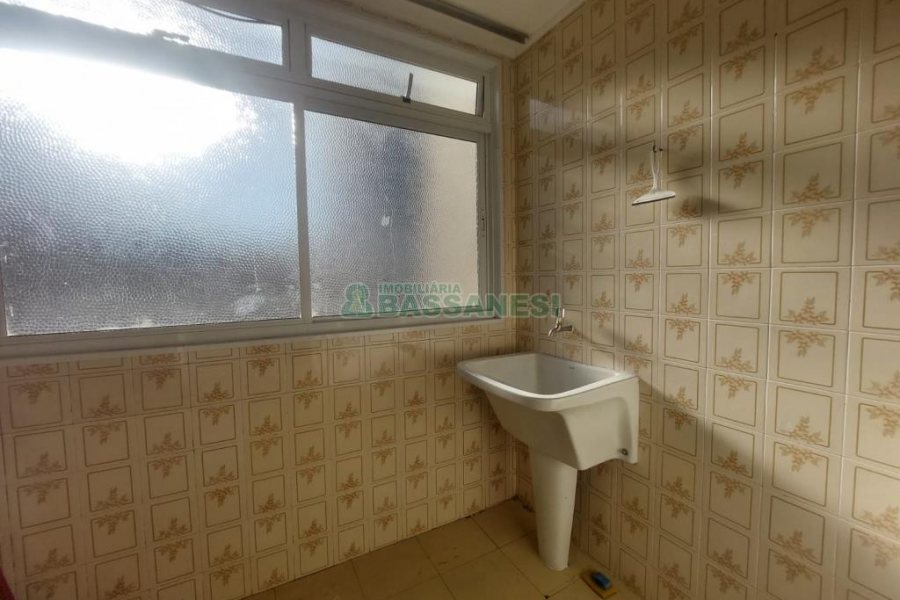 Apto Mobiliado com 75m², 2 dormitórios, 1 vaga, no bairro Pio X em Caxias do Sul para Alugar