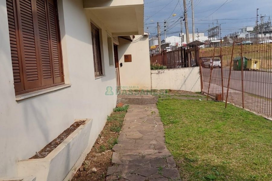 Casa Comercial com 194m², 3 dormitórios, 1 vaga, no bairro Lourdes em Caxias do Sul para Comprar