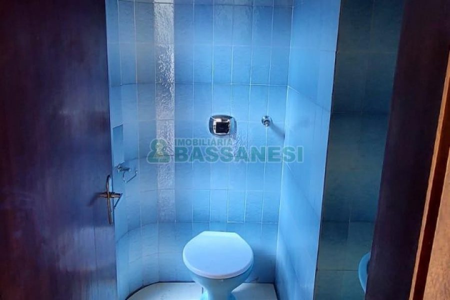 Casa Comercial com 194m², 3 dormitórios, 1 vaga, no bairro Lourdes em Caxias do Sul para Comprar