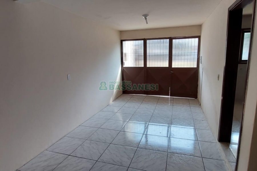 Casa Comercial com 194m², 3 dormitórios, 1 vaga, no bairro Lourdes em Caxias do Sul para Comprar