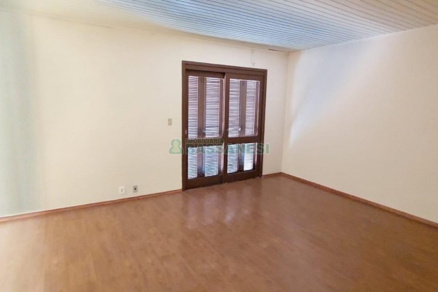 Casa Comercial com 194m², 3 dormitórios, 1 vaga, no bairro Lourdes em Caxias do Sul para Comprar