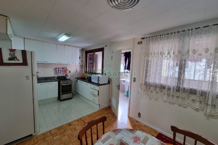 Apartamento com 158m², 3 dormitórios, 2 vagas, no bairro Centro em Caxias do Sul para Comprar