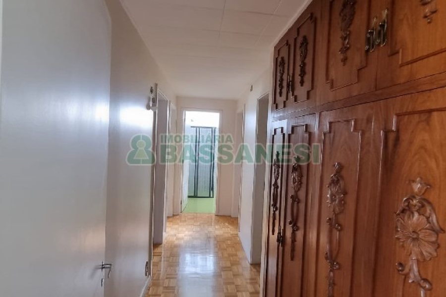 Apartamento com 158m², 3 dormitórios, 2 vagas, no bairro Centro em Caxias do Sul para Comprar