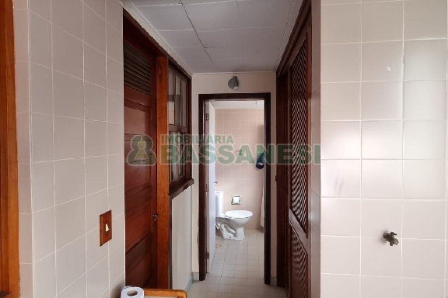 Apartamento com 158m², 3 dormitórios, 2 vagas, no bairro Centro em Caxias do Sul para Comprar