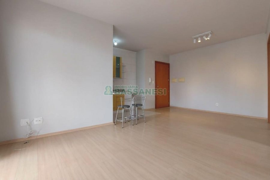 Apartamento com 60m², 1 dormitório, 1 vaga, no bairro Lourdes em Caxias do Sul para Alugar