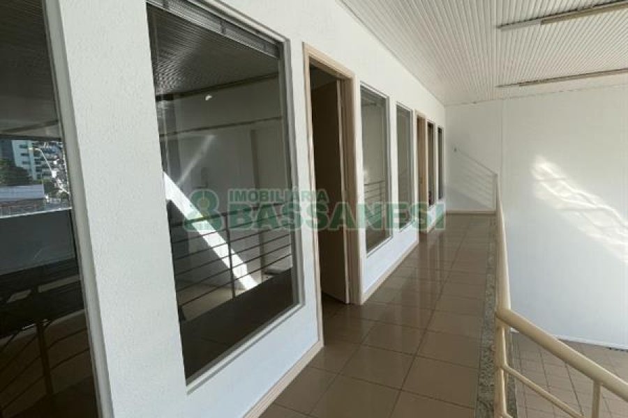 Loja com 252m², 11 vagas, no bairro Lourdes em Caxias do Sul para Alugar ou Comprar