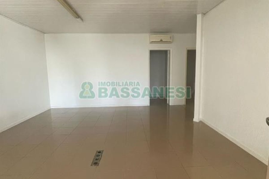 Loja com 252m², 11 vagas, no bairro Lourdes em Caxias do Sul para Alugar ou Comprar