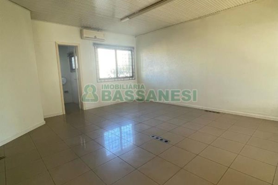 Loja com 252m², 11 vagas, no bairro Lourdes em Caxias do Sul para Alugar ou Comprar