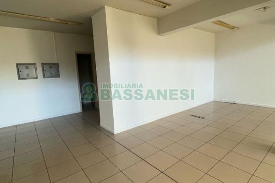 Loja com 252m², 11 vagas, no bairro Lourdes em Caxias do Sul para Alugar ou Comprar
