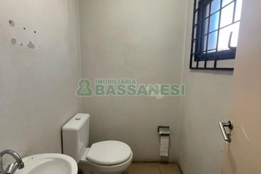 Loja com 252m², 11 vagas, no bairro Lourdes em Caxias do Sul para Alugar ou Comprar