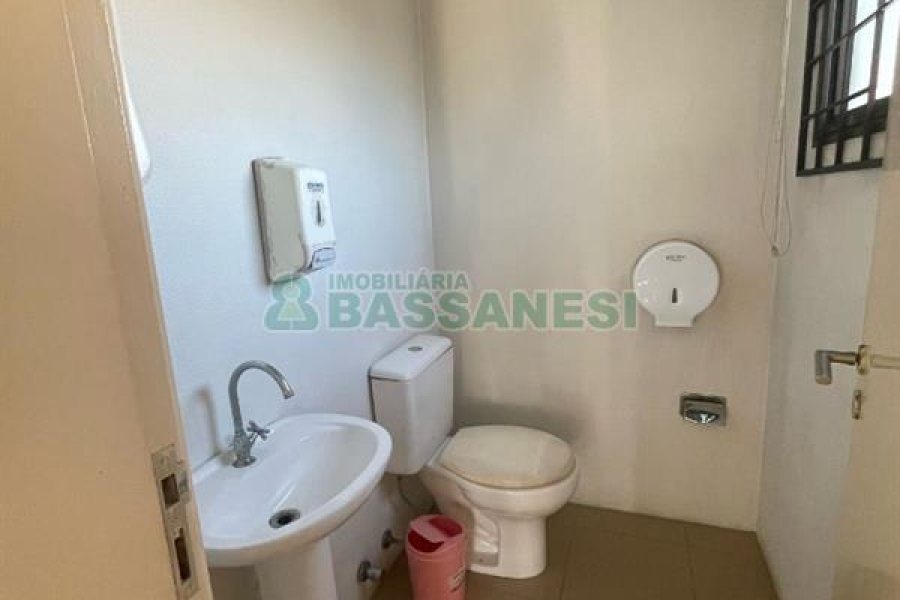Loja com 252m², 11 vagas, no bairro Lourdes em Caxias do Sul para Alugar ou Comprar