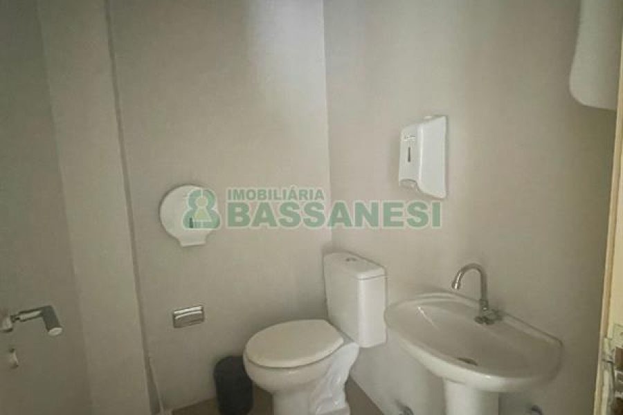 Loja com 252m², 11 vagas, no bairro Lourdes em Caxias do Sul para Alugar ou Comprar