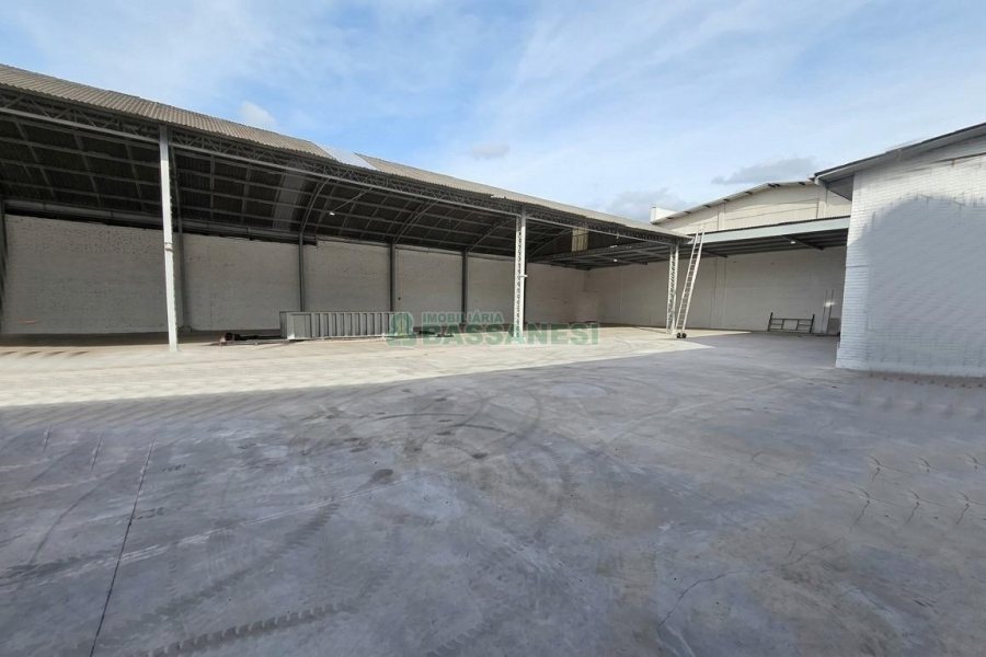 Pavilhão com 1710m², no bairro Santa Catarina em Caxias do Sul para Alugar