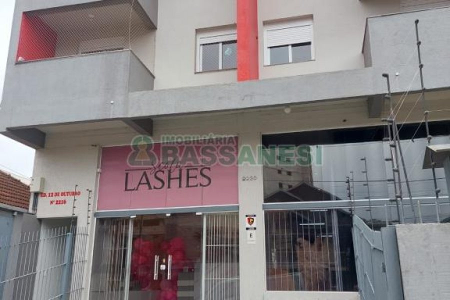 Loja Mobiliada com 298m², 1 vaga, no bairro Centro em Caxias do Sul para Comprar