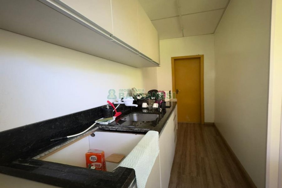 Loja Mobiliada com 298m², 1 vaga, no bairro Centro em Caxias do Sul para Comprar