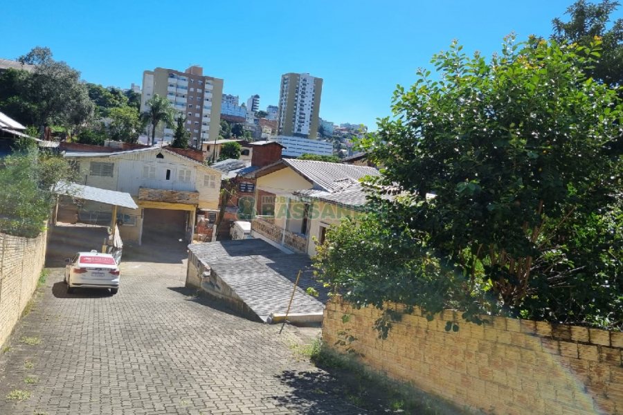 Predio com 500m², no bairro São Leopoldo em Caxias do Sul para Comprar